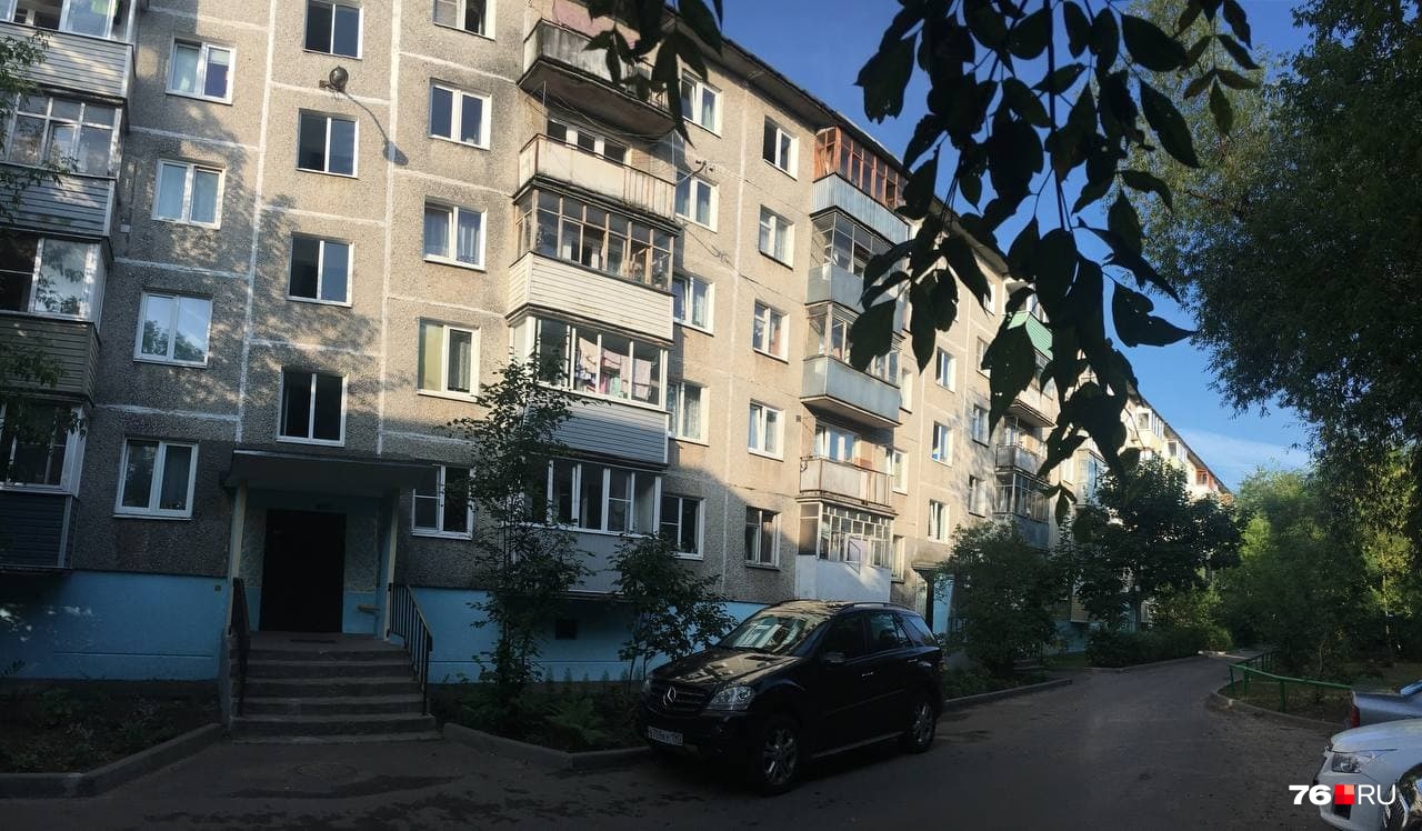 В этой пятиэтажке теперь живет Александр Сизов В этой пятиэтажке теперь живет Александр Сизов
