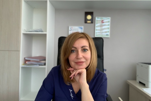 Главный врач клиник «Династия» Татьяна Чаленко продолжает вести приемы как педиатр. Ее стаж в профессии больше <nobr class="_">20 лет</nobr> Главный врач клиник «Династия» Татьяна Чаленко продолжает вести приемы как педиатр. Ее стаж в профессии больше <nobr class="_">20 лет</nobr>