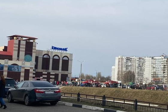 Торговый центр эвакуировали днем Торговый центр эвакуировали днем 