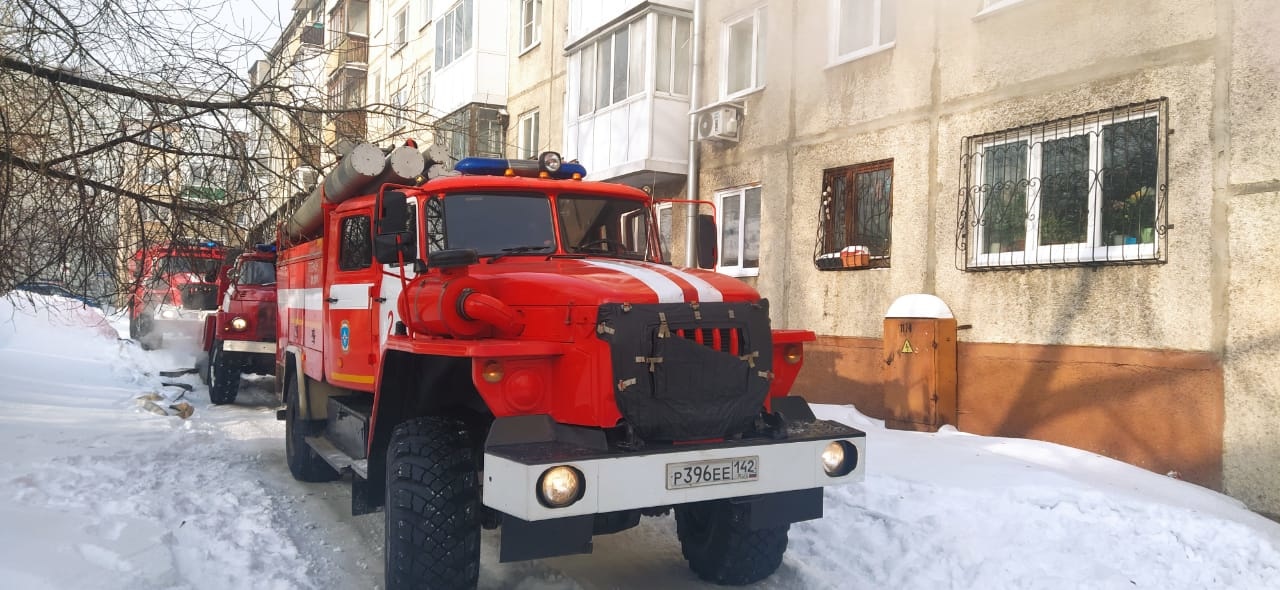 В Кемерово произошел пожар в многоэтажке. Шесть человек пострадали