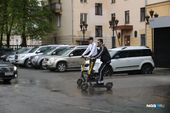 Парковки для самокатов могут сделать платными Парковки для самокатов могут сделать платными