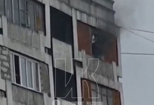 В кемеровском общежитии произошел пожар. Там пострадали мужчина и ребенок