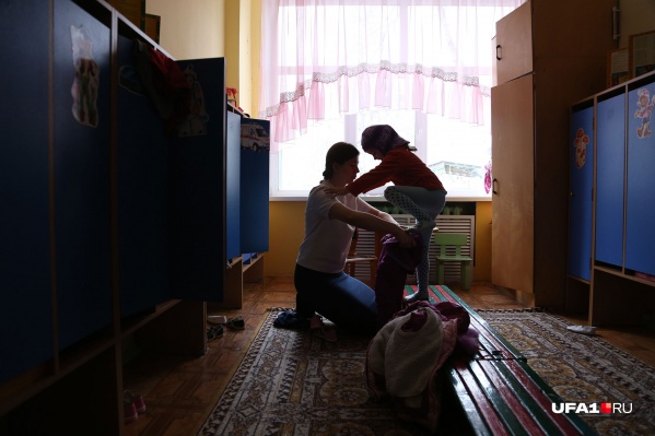 На данный момент родители могут заходить в сады и переодевать детей самостоятельно На данный момент родители могут заходить в сады и переодевать детей самостоятельно