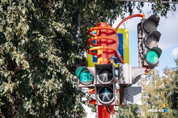 Сейчас в городе не работают 12 светофоров Сейчас в городе не работают 12 светофоров