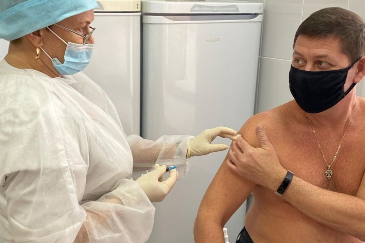 Через 21 день Андрей Мамаев сможет поставить вторую прививку 