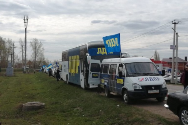 Автобусы партии встречают с надеждой в городах и селах Башкирии Автобусы партии встречают с надеждой в городах и селах Башкирии