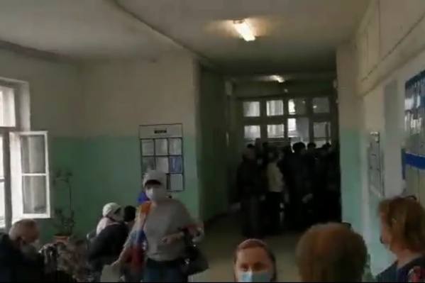 Очереди в поликлиниках возникли из-за тех, кто пришел не в назначенное время Очереди в поликлиниках возникли из-за тех, кто пришел не в назначенное время