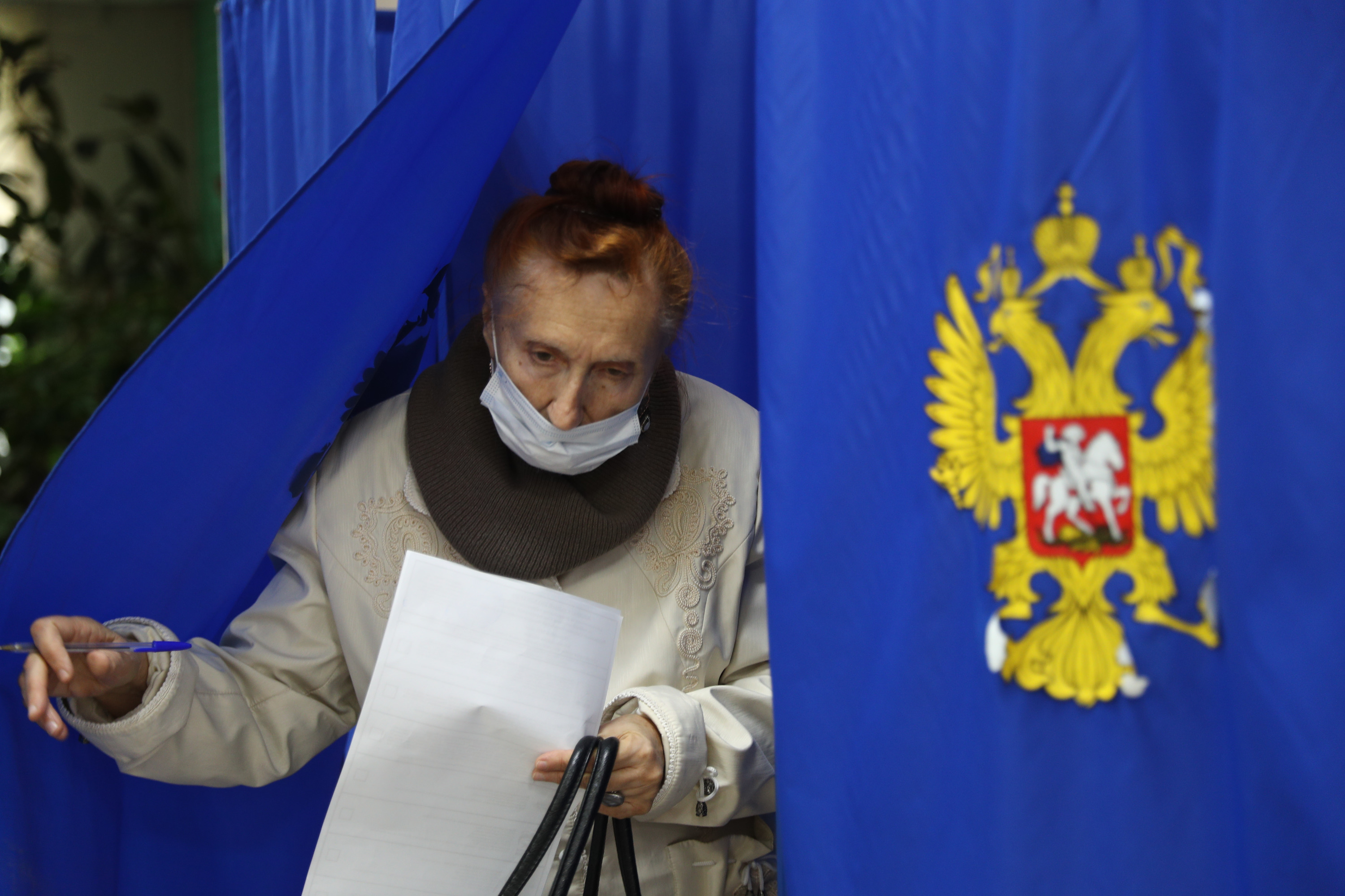 С детьми, питомцами и нарушениями: как проходили выборы в Новосибирске — фоторепортаж