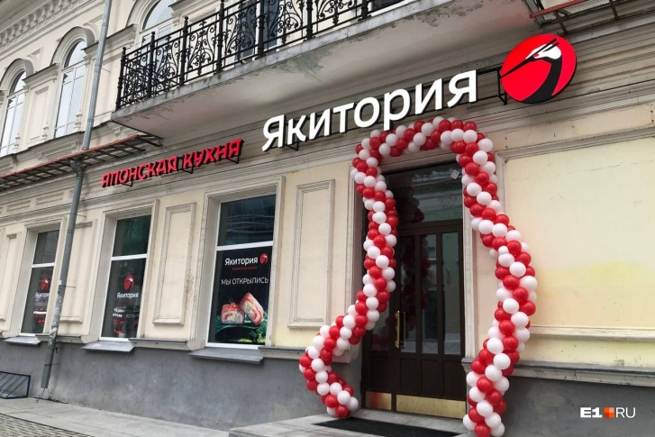До пандемии здесь работала бургерная Black Star Burger До пандемии здесь работала бургерная Black Star Burger