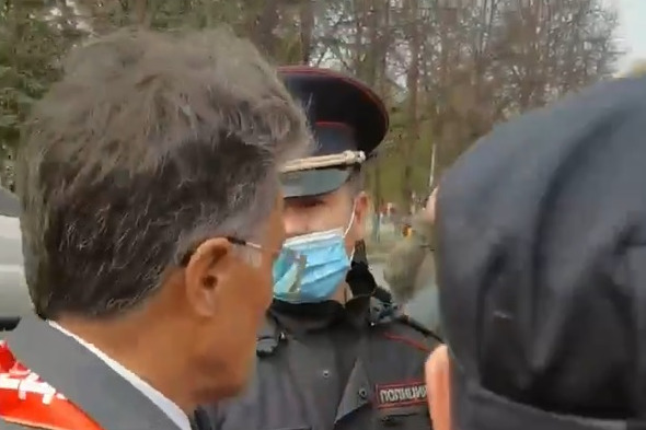 Полицейские пытались задержать депутата Кутлугужина Полицейские пытались задержать депутата Кутлугужина