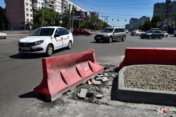 Возобновить работы на Комсомольском проспекте (которые <a href="https://74.ru/text/transport/2021/06/11/69962501/" class="_ io-leave-page" target="_blank">на самом деле и не прекращались</a>) официально хотят уже завтра Возобновить работы на Комсомольском проспекте (которые <a href="https://74.ru/text/transport/2021/06/11/69962501/" class="_ io-leave-page" target="_blank">на самом деле и не прекращались</a>) официально хотят уже завтра
