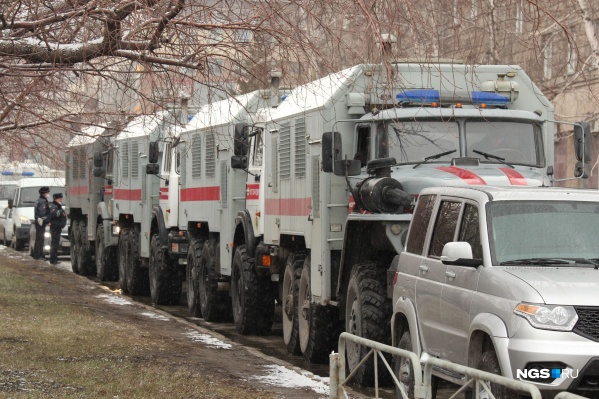 Горожане начали сообщать о полицейских, патрулирующих Новосибирск, во второй половине дня. А ближе к вечеру в центр пригнали автозаки Горожане начали сообщать о полицейских, патрулирующих Новосибирск, во второй половине дня. А ближе к вечеру в центр пригнали автозаки