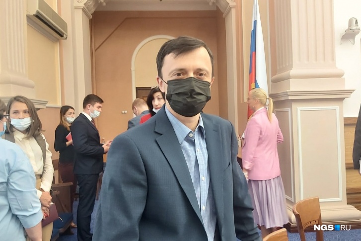 Ранее Алексей Драбкин решал вопросы инженерной и транспортной инфраструктуры в департаменте строительства и архитектуры мэрии города Новосибирска Ранее Алексей Драбкин решал вопросы инженерной и транспортной инфраструктуры в департаменте строительства и архитектуры мэрии города Новосибирска
