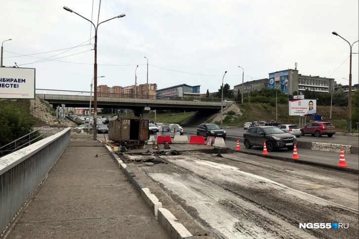 В сторону Жукова перекрыли две полосы из трех В сторону Жукова перекрыли две полосы из трех