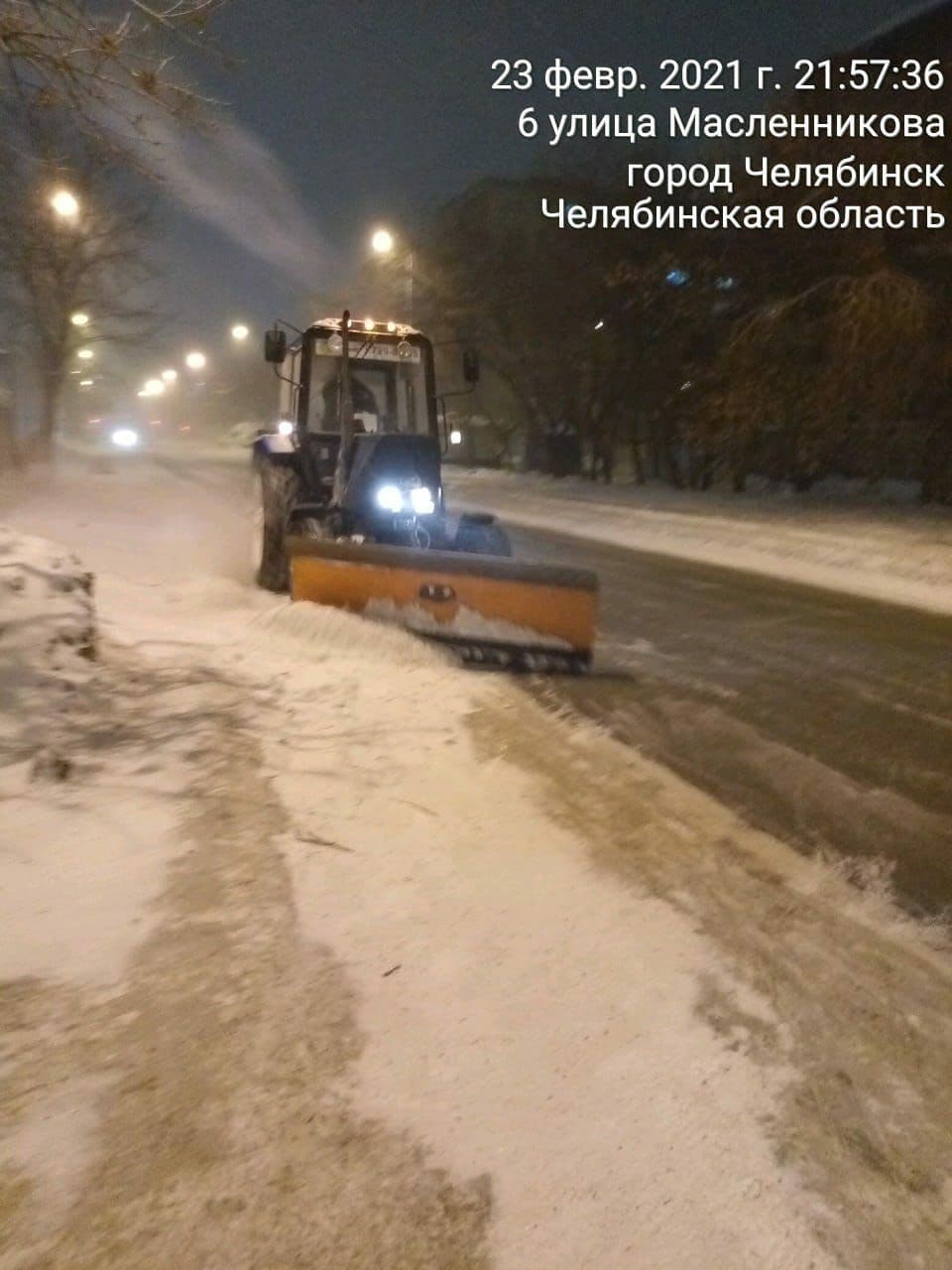 Особенно трудно сейчас выехать из дворов Особенно трудно сейчас выехать из дворов