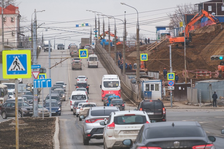 Из-за реконструкции участка улицы Попова автобусы будут следовать в объезд