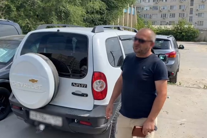 Мужчина решил протестировать автомобиль Мужчина решил протестировать автомобиль