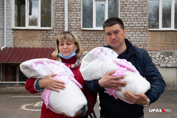 Супруг Ильмиры Айнур остался с двумя детьми один Супруг Ильмиры Айнур остался с двумя детьми один