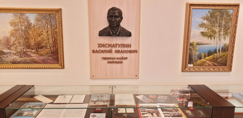 Лицею милиции в Сургуте было присвоено имя генерал-майора Василия Хисматулина в 2000 году