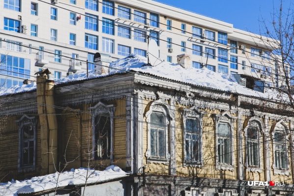 Власти ранее уже обещали сохранить дома на улице, но один из них все же снесли Власти ранее уже обещали сохранить дома на улице, но один из них все же снесли