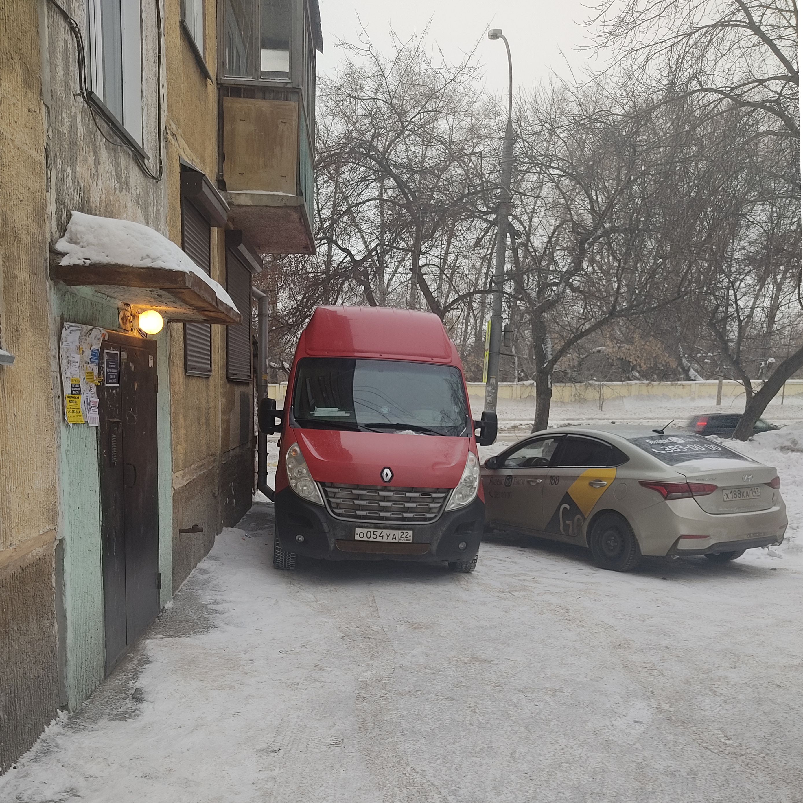 Во дворе жилого дома Во дворе жилого дома