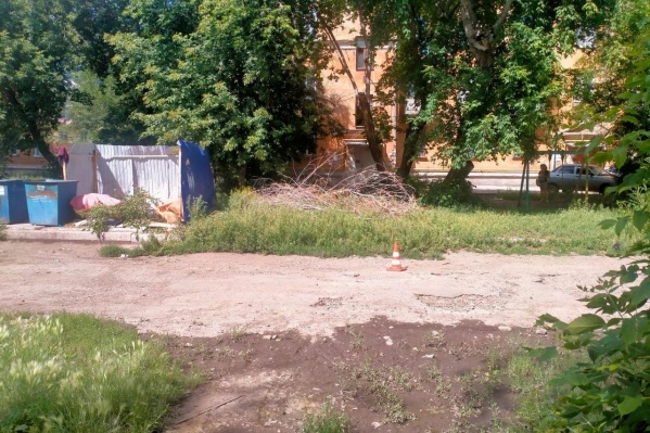 Новая трагедия произошла в этом дворе на улице Чкалова в Магнитогорске Новая трагедия произошла в этом дворе на улице Чкалова в Магнитогорске
