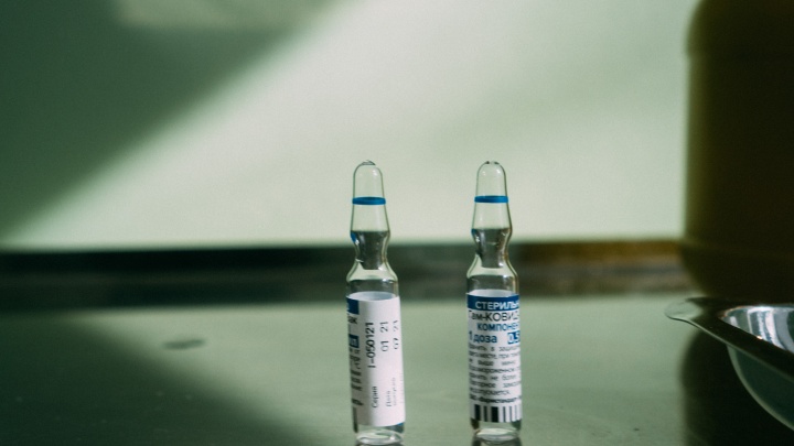 В Омске ожидают огромную партию вакцины от ковида: для нее пришлось купить дополнительные морозилки