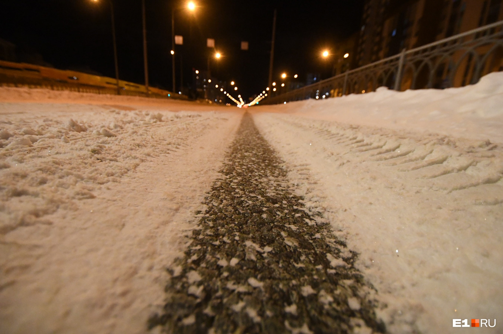 Горожане возмущены снежными колеями, из-за которых на дороге становится небезопасно 