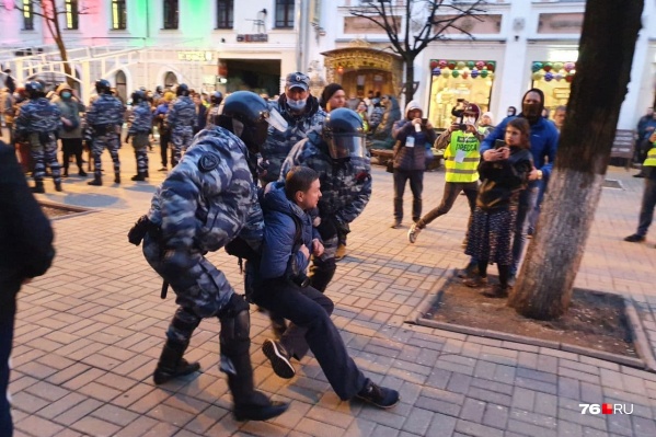 Людей задерживали по всему центру Людей задерживали по всему центру 