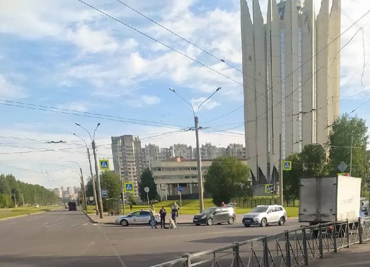 Женщина тяжело пострадала в ДТП на Светлановском в Петербурге