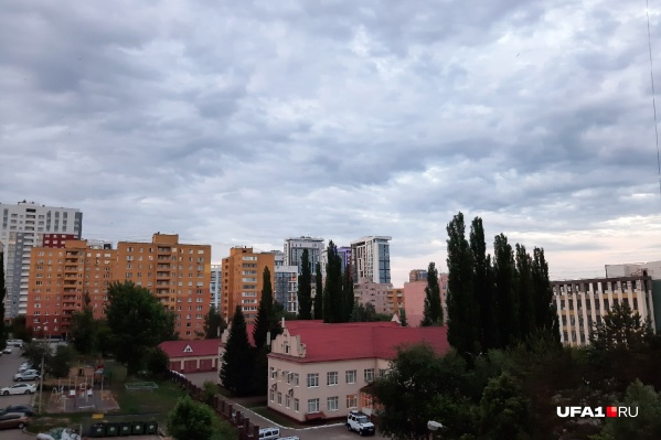 При скорости 22 метра в секунду ветер начинает разрушать крыши зданий При скорости 22 метра в секунду ветер начинает разрушать крыши зданий