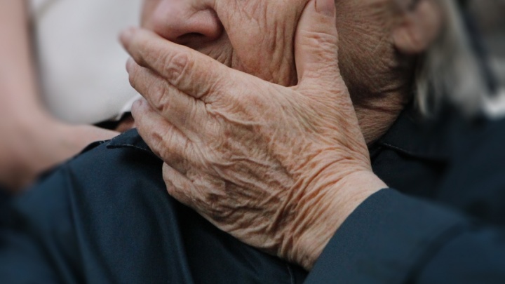 Как распознать деменцию и что делать с диагнозом: памятка для родственников
