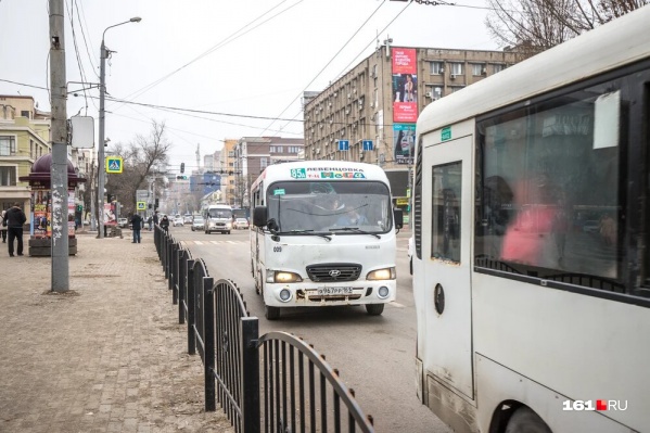 Автобус двигался без пассажиров Автобус двигался без пассажиров