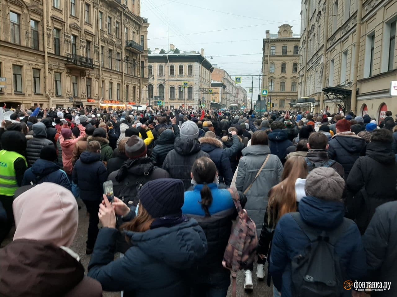 Что вчера произошло в питере. Гороховая улица в Санкт-Петербурге протестующие. Протесты на Невском.