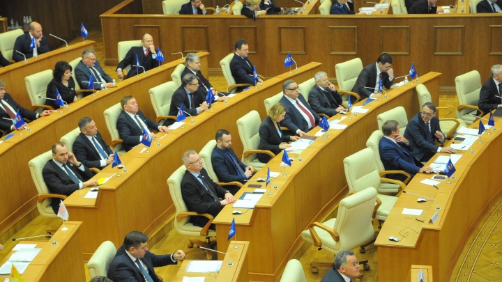 Без «паровозов» и отказников, зато с «армянской фракцией»: кто прошел в областные депутаты