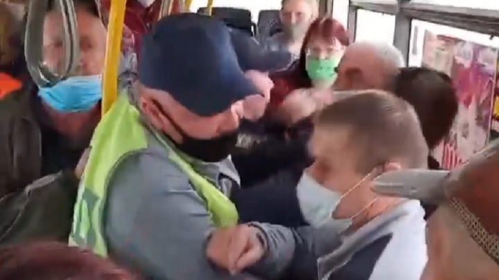«Пассажир проявил насилие»: власти о потасовке из-за масок в самарском автобусе
