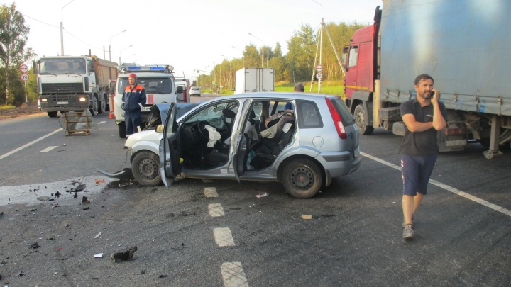 В Ярославской области столкнулись «Форд» и «Лексус»: есть пострадавшие