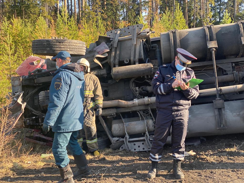 В Свердловской области водитель устроил смертельное ДТП при выезде на трассу