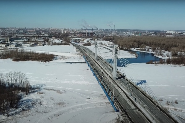 Пока власти провели только капремонт дороги на съезде с моста Пока власти провели только капремонт дороги на съезде с моста