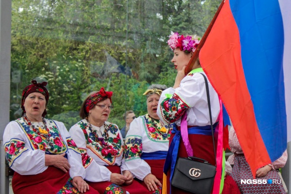 Отдыхать подольше будем в честь Дня России и Дня народного единства Отдыхать подольше будем в честь Дня России и Дня народного единства