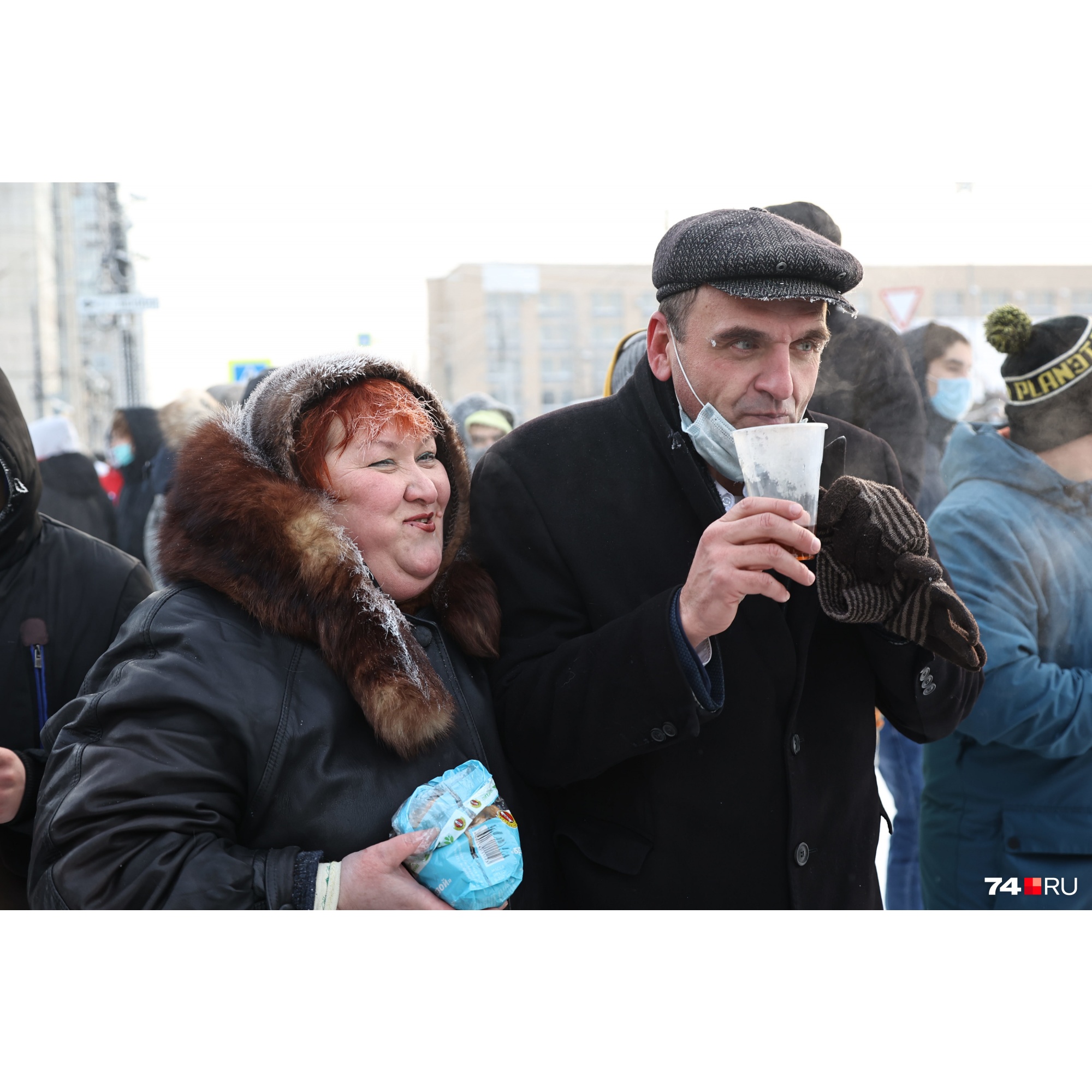 Делились едой и горячим чаем Делились едой и горячим чаем