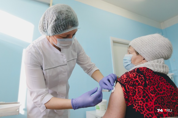 Массовую вакцинацию в Челябинской области должны начать уже со следующей недели Массовую вакцинацию в Челябинской области должны начать уже со следующей недели
