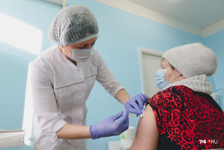 С 11 ноября в Челябинской области работодатели должны отстранять всех, кто не поставил хотя бы первый компонент вакцины