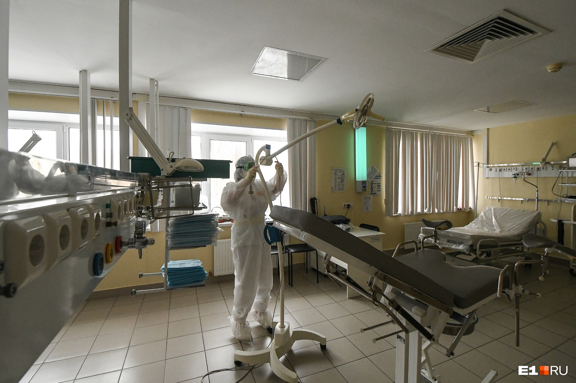 Готовимся к 4-й волне? Ковидным больницам Свердловской области купят 100 аппаратов ИВЛ