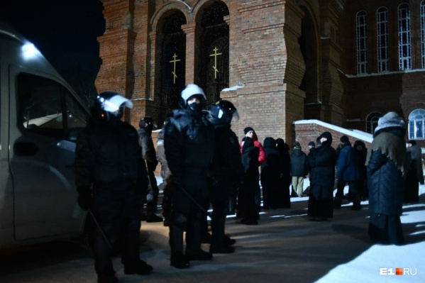 В ближайшее время в монастырь должны нагрянуть судебные приставы В ближайшее время в монастырь должны нагрянуть судебные приставы