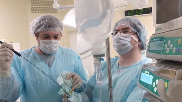 В Архангельске впервые сделали нейроэндоскопическую операцию новорожденному: как она помогла