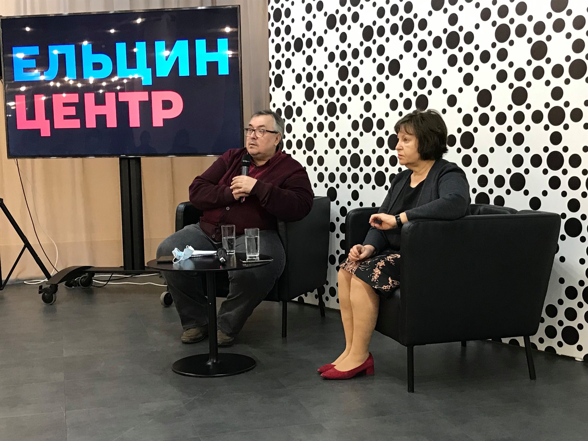 Вячеслав Шмыров — известный киновед и кинокритик, который родился в Челябинске, а учился в Екатеринбурге Вячеслав Шмыров — известный киновед и кинокритик, который родился в Челябинске, а учился в Екатеринбурге