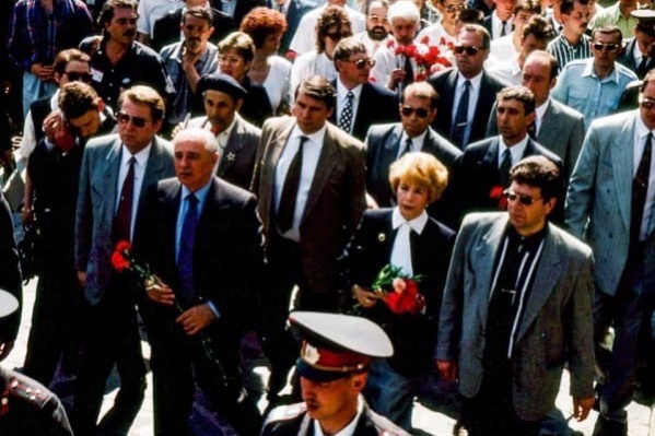 Михаил Горбачёв во время визита в Волгоград в 1996 году Михаил Горбачёв во время визита в Волгоград в 1996 году