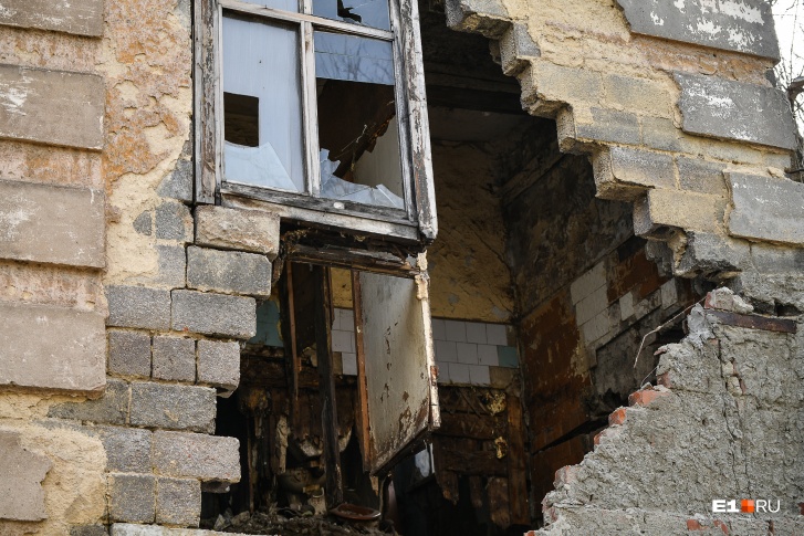 Многие дома, которые попали под реновацию, находятся в аварийном состоянии