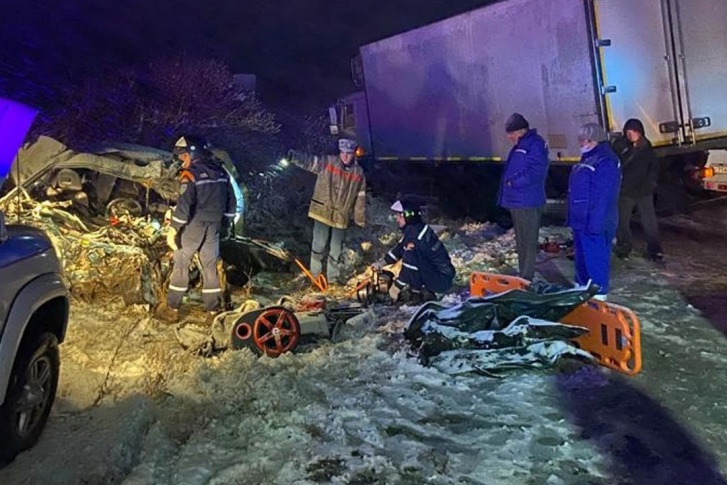 Авария произошла поздно вечером во время сильной метели Авария произошла поздно вечером во время сильной метели